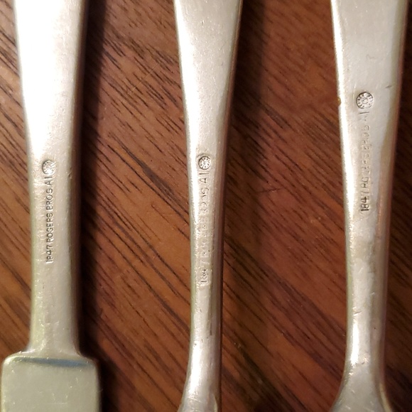 1847 Rogers Bros IA Youth Flatware set - Picture 2 of 3